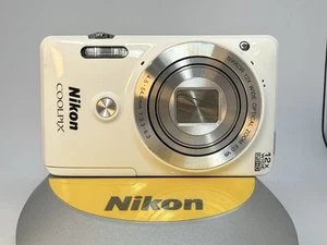Cámara digital compacta Nikon COOLPIX S6900 blanca 16,0 MP como nueva usada de Japón - Imagen 1 de 14