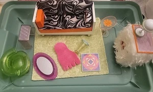 American Girl Minis AG Illuma Room Groovy Room 11 Pieces - Picture 1 of 7