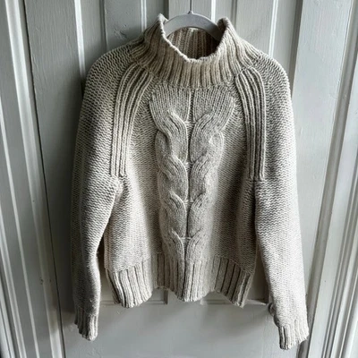 Suéter Banana Republic tejido con cable italiano mezcla de lana Foto 1 de 4