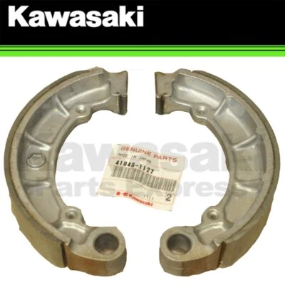 NUEVO 1997-2002 GENUINO FABRICANTE DE EQUIPOS ORIGINALES KAWASAKI PRAIRIE 300 400 JUEGO DE ZAPATAS DE FRENO TRASERO Foto 1 de 4