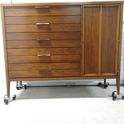 Pajarita de esmoquin MCM Lane de colección nogal para caballero con cómoda maestra de palo de rosa Foto 1 de 4