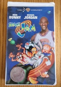 1997 VHS Space Jam With Collector Coin  Michael Jordan Looney Tunes Bugs Daffy - Picture 1 of 4