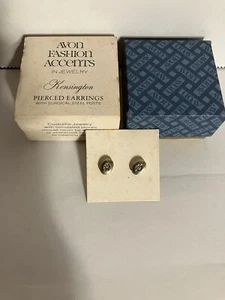 Orecchini traforati Avon "Kensington" 1978 vintage - Foto 1 di 5