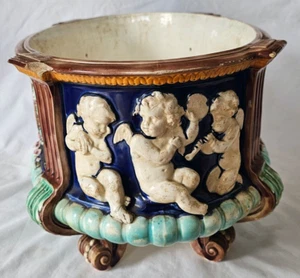 WEDGWOOD MAJOLICA CERAMIC PLANTER CISTERN CIRCA 1870’S, WITH CHERUBS - Picture 1 of 21