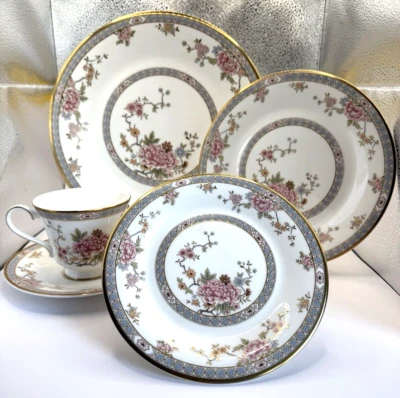 Royal Doulton “Canton” 5 Piece Place Setting   - Image 1 of 4