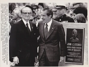 1973 Pressefoto Präsident Nixon, Mississippi Senator John Stennis am Meridian - Bild 1 von 2