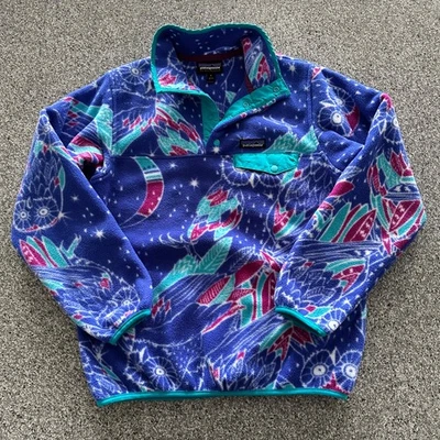 Pullover Patagonia Synchilla para mujer’s S Suéter Chaqueta polar Estampado de búho púrpura Foto 1 de 4