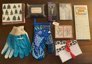Stocking Stuffer Women's gift lot! NEW items, 10 pc. napkin, wallet, cards, nail - Picture 1 of 15