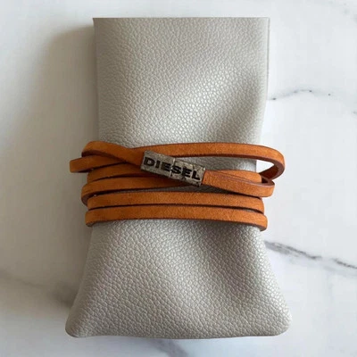 Pulsera de cuero Diesel para mujer y hombre cierre magnético 122 cm usada Foto 1 de 4