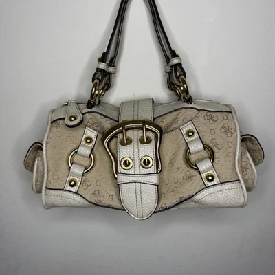 Bolso de Hombro Vintage Y2K Guess Cuero Monograma Hebilla Dorada Glam Baguette Foto 1 de 4