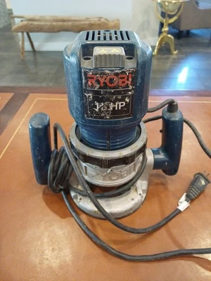 Router Ryobi R160U 1-1/2 HP 25000 rpm 8 amperios 60HZ - ¡ENVÍO GRATUITO! Foto 1 de 3