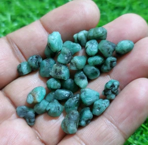 Amazing AAA+ Brazilian Emerald Raw 31 Pcs Lot 7-10 mm Loose Gemstone For Jewelry - Picture 1 of 7