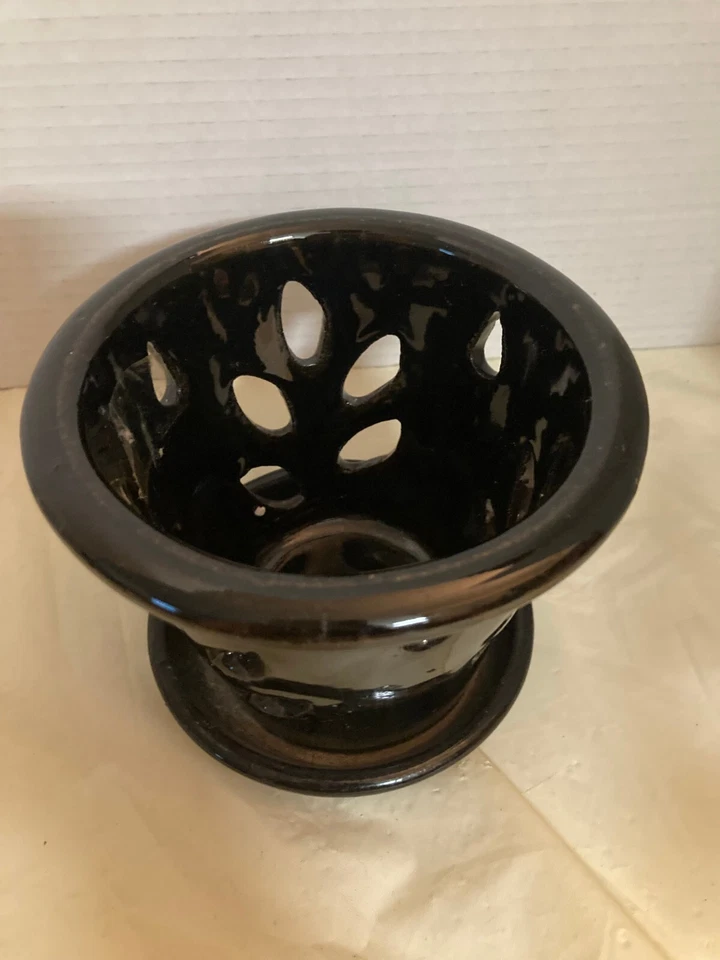 SOPORTE VELA CERÁMICA NEGRO 5 1/4"D X 4.5"H CON PLATILLO ADJUNTO Foto 1 de 4