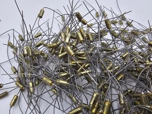 230 + pcs KEMET M39003/01-2253J Description: CAP TANT SOLID 3.9UF 10V 10% - Picture 1 of 4