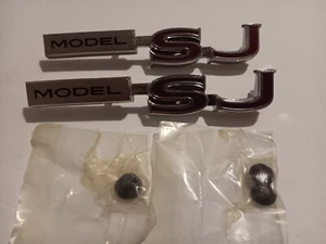 NOS 69-72 GRAND PRIX SJ FENDER EMBLEMS PAIR (2) 479202 - Bild 1 von 3