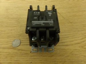 Eaton Cutler Hammer C25DNA330 Ser D1 Circuit Breaker 30A *FREE SHIPPING* - Picture 1 of 6
