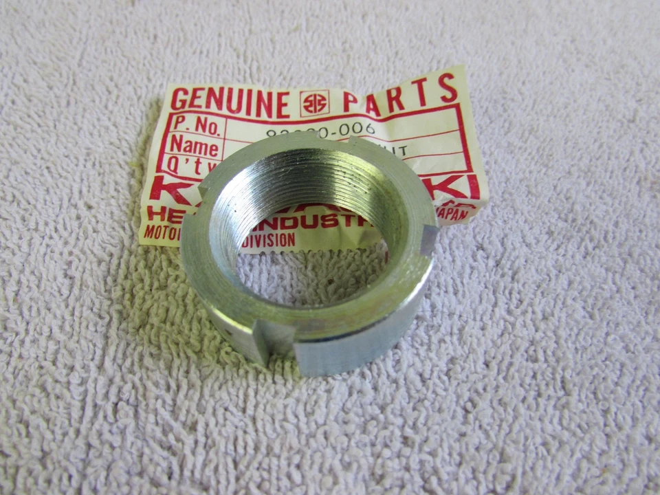 TUERCA DE BLOQUEO DE VÁSTAGO DE DIRECCIÓN KAWASAKI C2SS C2TR F11 F3 F4 F5 F6 F7 F8 F9 G5 G4TR G3SS Foto 1 de 1