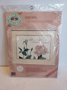 Vintage Crewel Kit FRAGILE ROSE From The Heart #51053 PKG zeigt Gebrauchsspuren siehe Bild/Beschreibung - Bild 1 von 2