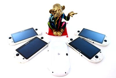 SONY PS Vita PCH-2000 Glacier White Console Only Select 3Rank【1Day Shipping】 - Image 1 of 4