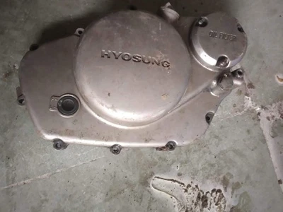 Cubierta de embrague HYOSUNG GV250/GT250 #11341SM8110HPA, 11341HJ8200121 Foto 1 de 2
