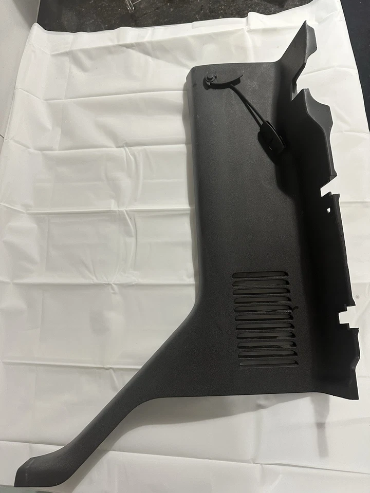 GMC Canyon RT 2011 cabina panel interior trasero inferior  Foto 1 de 3