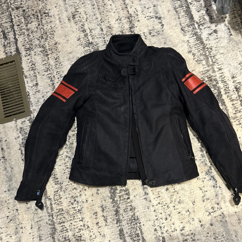 Chaqueta de moto de cuero para mujer Ducati talla 44 Foto 1 de 4