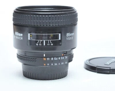 Lente Nikon AF 85 mm f/1,8D 860 Foto 1 de 4