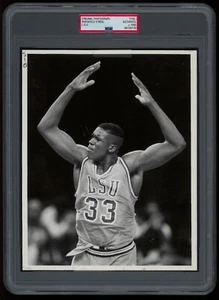 Fotografía SHAQ SHAQUILLE O'NEAL LSU c.1990 8x10 PSA/DNA tipo 1 - Imagen 1 de 2