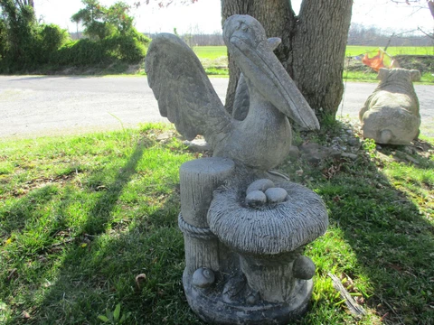 MAGNIFICENT PELICAN BIRDGUARDING NEST VINTAGE CEMENT/CONCRETE GARDEN STATUE 21"T Cover