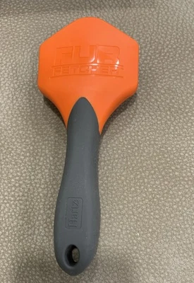 Cepillo de aseo Hartz Groomer's Best Fur Fetcher Deshedder para perros Foto 1 de 4