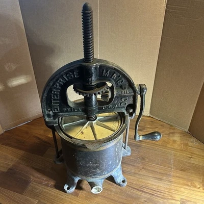 Antigua manteca de cerdo de hierro fundido Enterprise MFG Co, prensa de frutas y relleno de salchichas - EE. UU. Foto 1 de 4