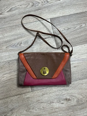 Bandolera clutch sobre grande de cuero 'WEAR 3 WAYS' DE COLECCIÓN ELLIOTT LUCCA D178 Foto 1 de 4