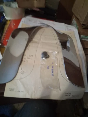 Nuevo de Lote Antiguo 1971-1972 Buick ELECTRA PAR R/L Rueda Delantera de Rueda Trasera FALDA MLDGS KIT 124052 Foto 1 de 3