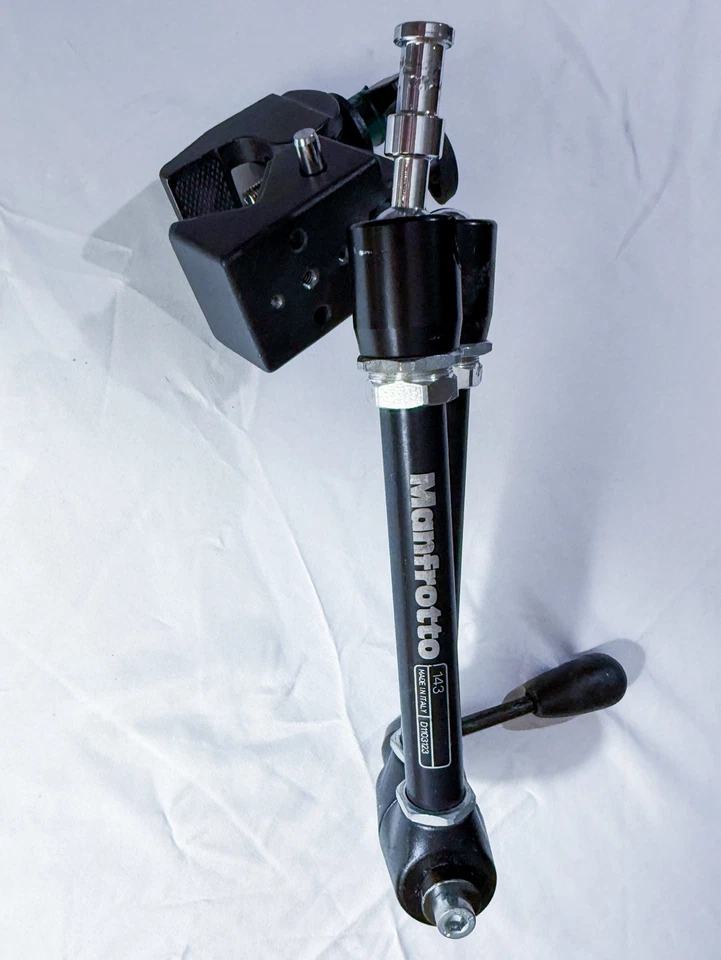 Kit de brazo mágico Manfrotto con brazo mágico y súper almeja Foto 1 de 4