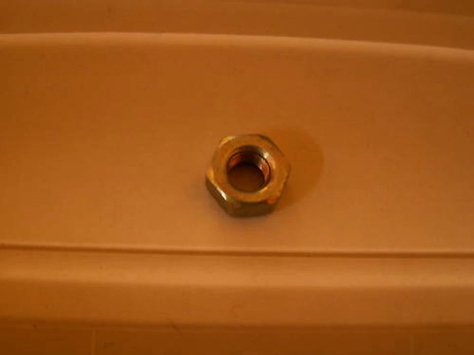 Tuerca Ferrari 348 / 355 / 412 / 550 / 575 # 15896221 Foto 1 de 1