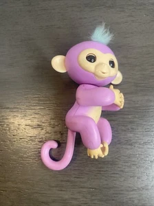 WowWee Fingerlings Candi Interactive Pink - Picture 1 of 3