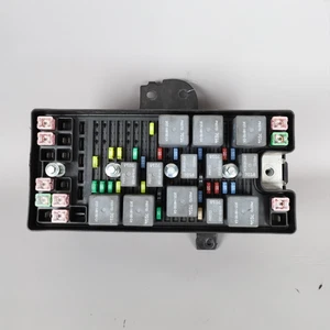 2005-2006 Ford Mustang GT 4.6 Under Hood Fuse Box 6R3T14K001CA OEM Used - Picture 1 of 7