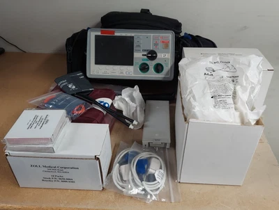 ZOLL E-SERIES Defibrillator Monitor w/ Travel Case and Accessories/cable - Image 1 of 4