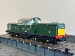 Heljan 17031 D8603 BR Green & Yellow Panel Class 17 - OO Gauge / Boxed - Picture 1 of 3