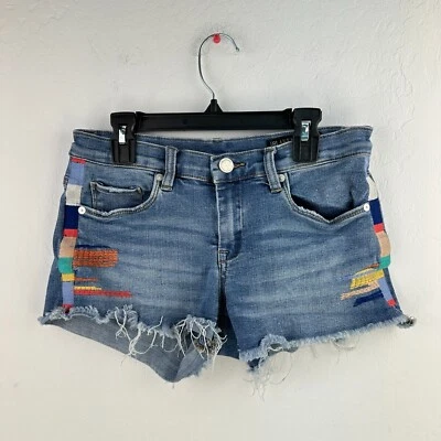 Shorts feminino Blank NYC The Astor corte 26 azul denim mistura de algodão desgastado - Imagem 1 de 4