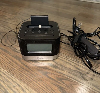 iHome Ahorro de Espacio Despertador Iluminación Despertador Base Radio FM Altavoz IPL10 Foto 1 de 4