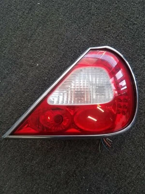Luz trasera Jaguar XJ8 2004-2007 lado del pasajero lado derecho moldura plateada Foto 1 de 4