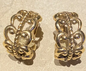 Pendientes de aro de filigrana francesa tono dorado Avon vintage - Imagen 1 de 3