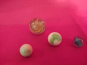Antique Swirl Marble with 3 others lot of 4 marbles main swirl is about 7/8" - Picture 1 of 8