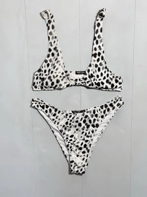 Biquíni feminino Nasty Gal preto e branco estampa de animais tamanho G - Imagem 1 de 4