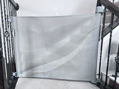 "Puerta para bebé, puerta de seguridad extra ancha para niños o mascotas, 33"" de alto, se extiende a 71"" de ancho" Foto 1 de 4