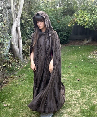 Capa larga con capucha de piel sintética vintage años 70 marrón gótica ópera hada Ren Faire Foto 1 de 4