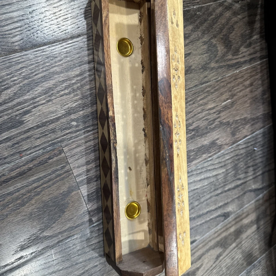 Caja quemador de incienso tallada en madera de 12" con soportes hecha a mano en la India Foto 1 de 1