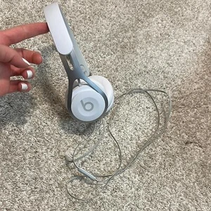 Beats EP Wired On-Ear Headphones - Built in Mic and Controls - White - Picture 1 of 5