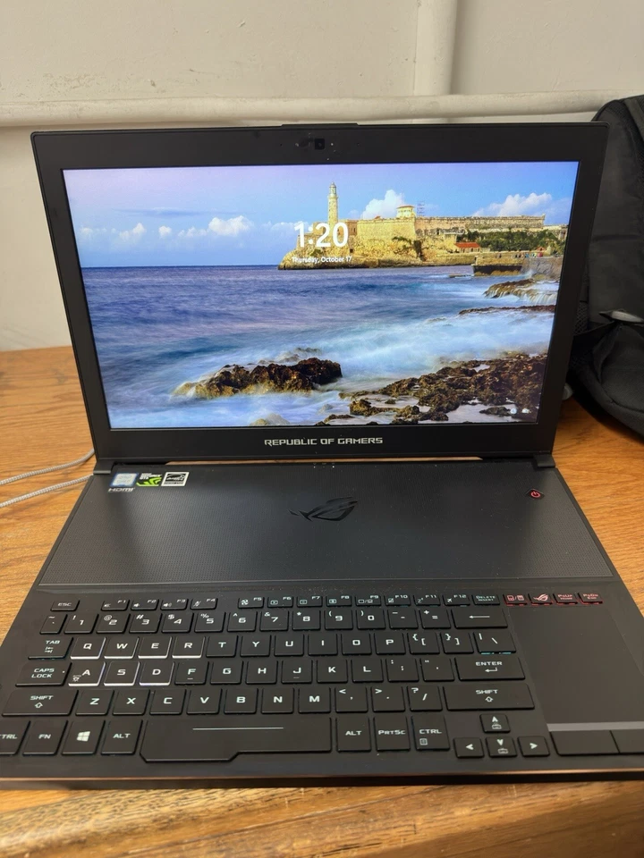 ASUS ROG ZEPHYRUS GX501GI Foto 1 de 4